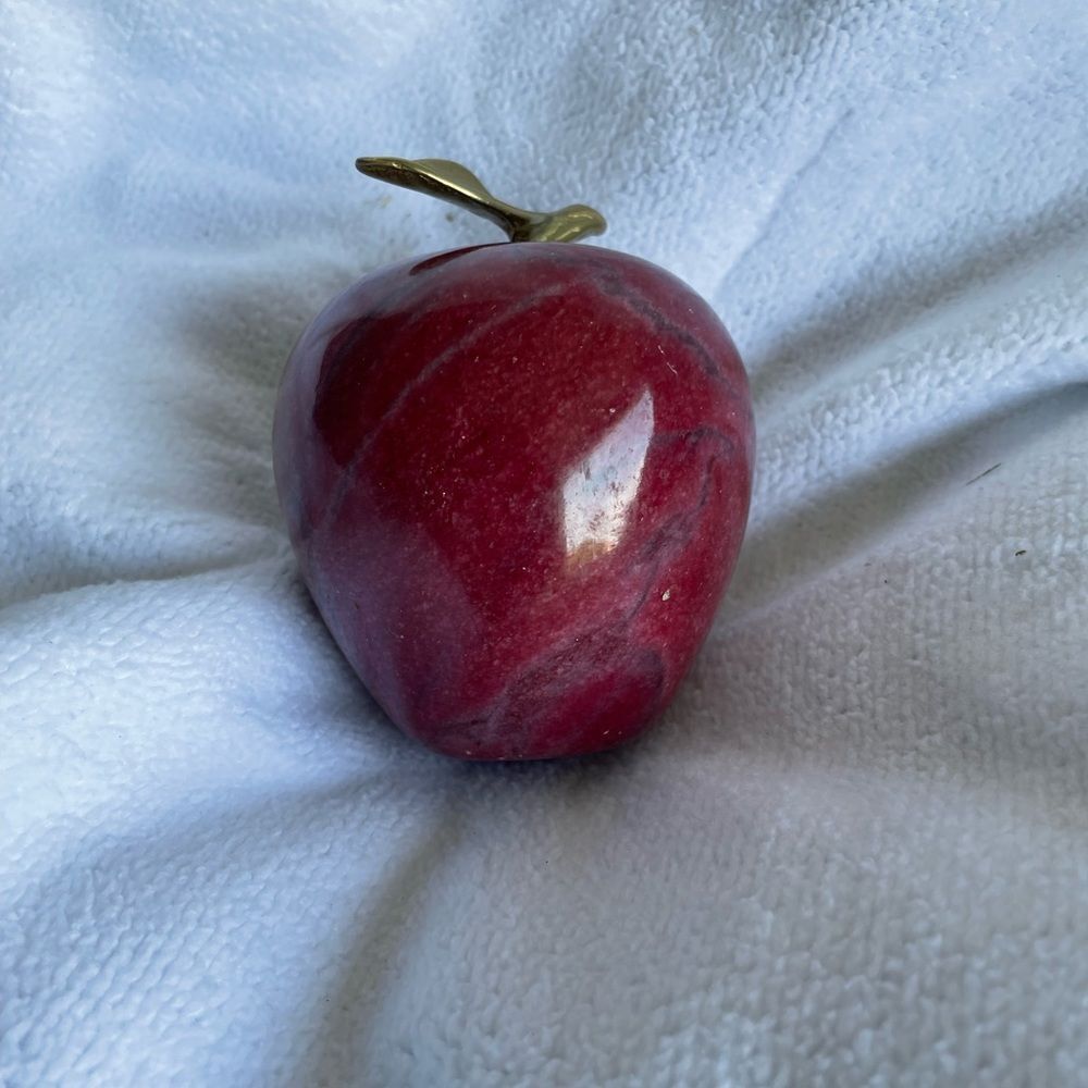 Vintage Red Marble Apple Figurine Paperweight Gold tone Stem Leaf